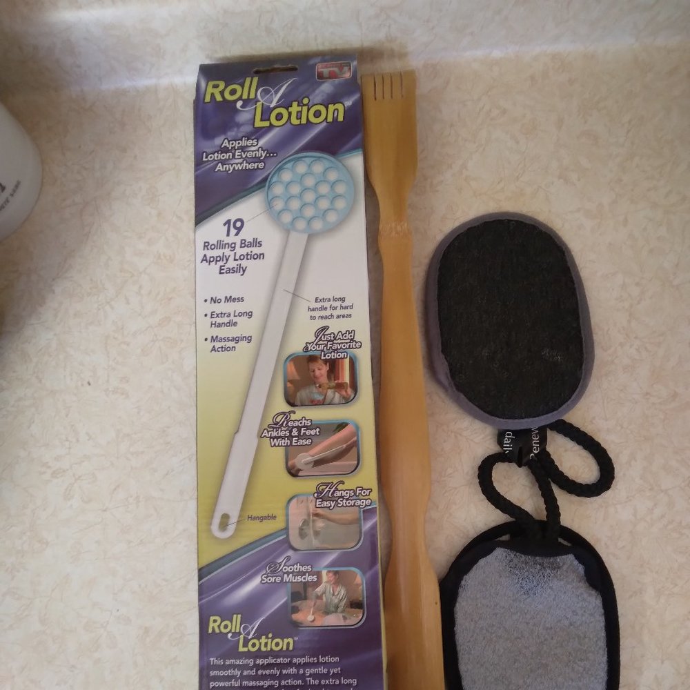 Bathroom items, 2 Loofas, Back scratcher, Lotion Wand